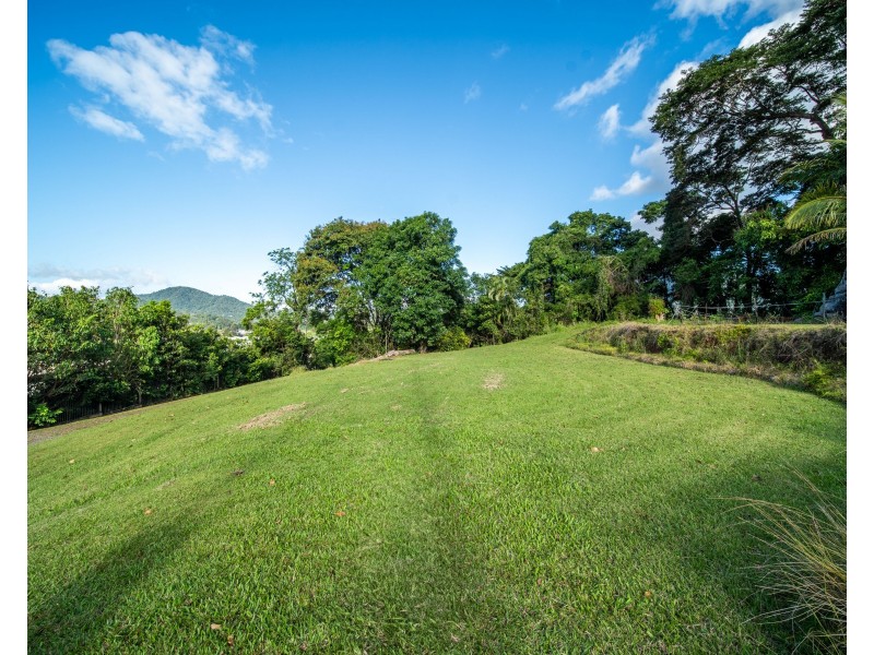 112 Harvey Road, Redlynch QLD 4870