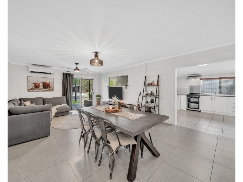 1/12 Valmadre Street, Caravonica QLD 4878