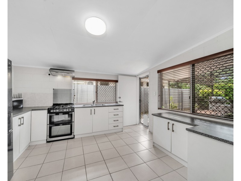 1/12 Valmadre Street, Caravonica QLD 4878