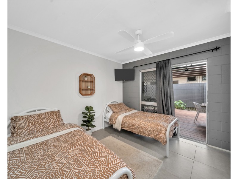 1/12 Valmadre Street, Caravonica QLD 4878