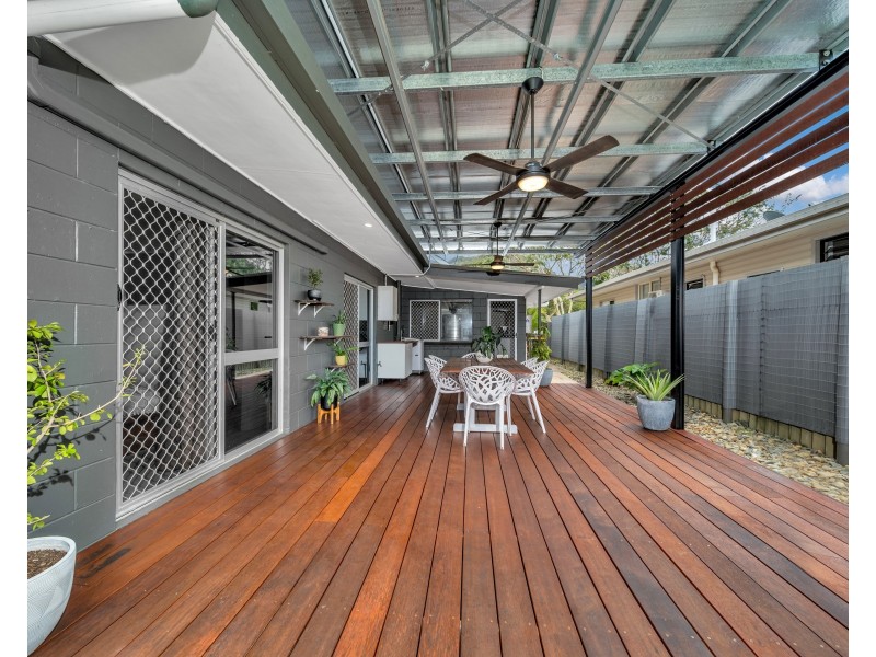 1/12 Valmadre Street, Caravonica QLD 4878