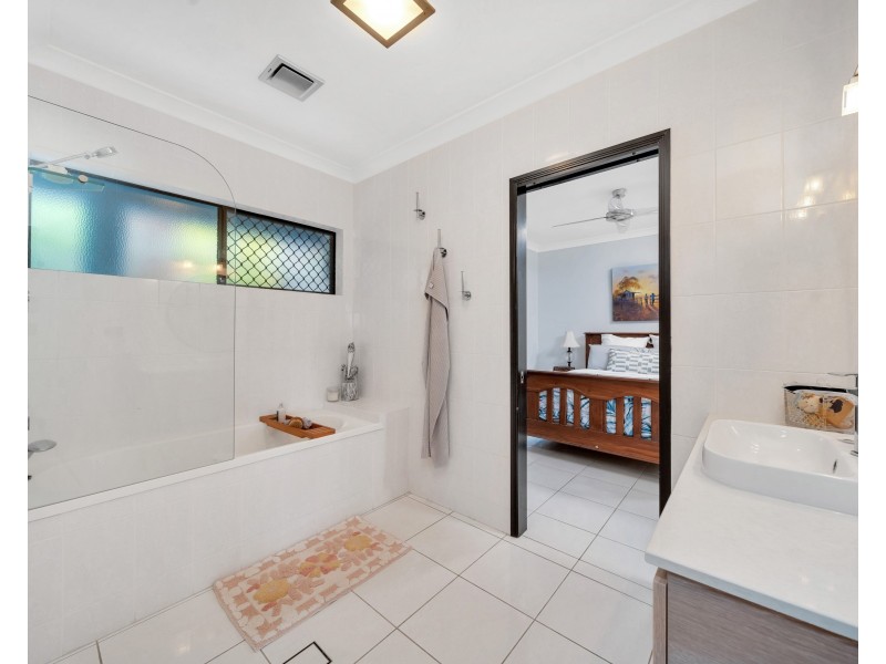 7 Gallery Drive, Mount Sheridan QLD 4868