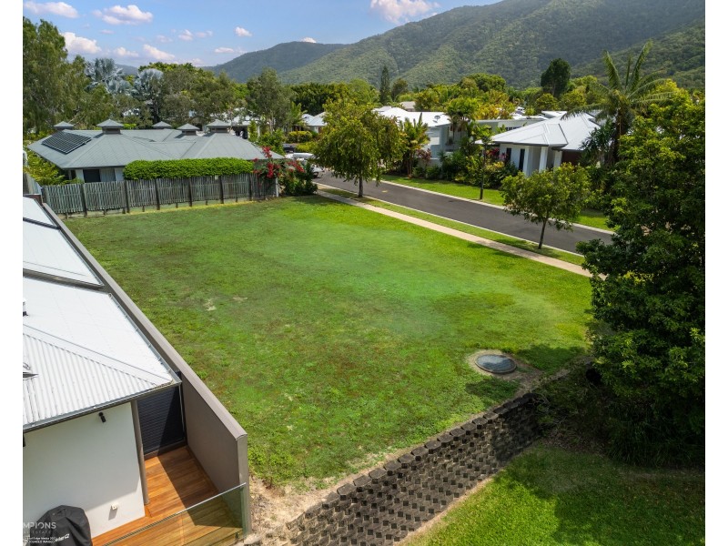 52 Cascade Boulevard, Palm Cove QLD 4879