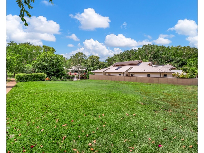 52 Cascade Boulevard, Palm Cove QLD 4879