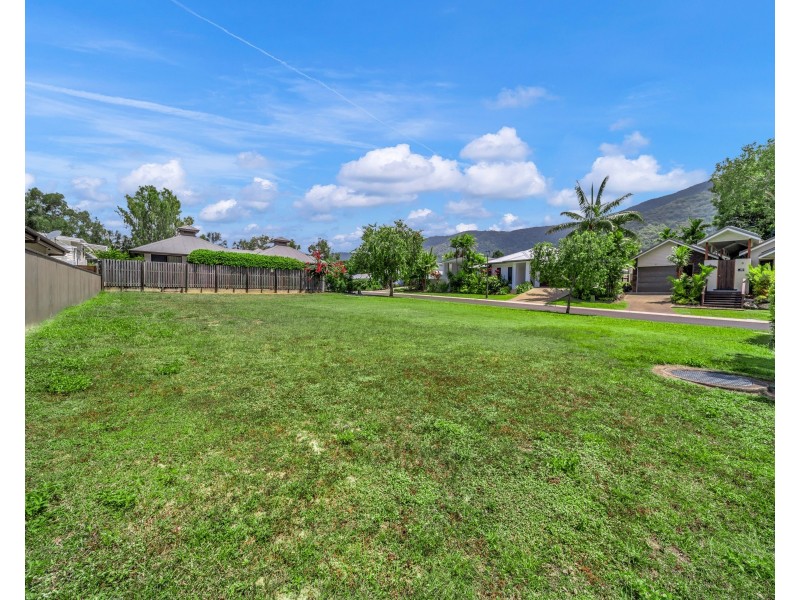 52 Cascade Boulevard, Palm Cove QLD 4879