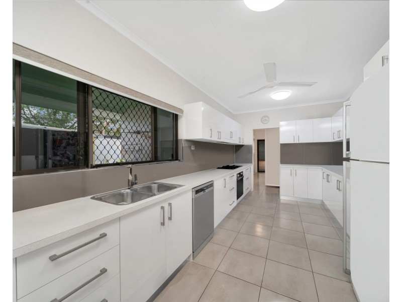 9 Deanna Street, Woree QLD 4868