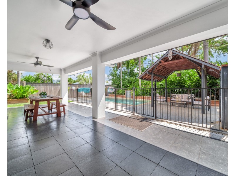 16 Moore Road, Kewarra Beach QLD 4879