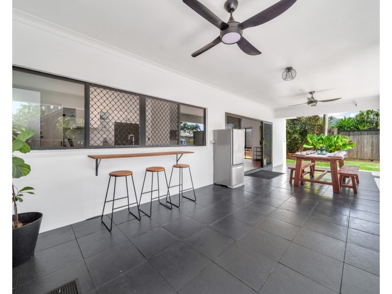 16 Moore Road, Kewarra Beach QLD 4879