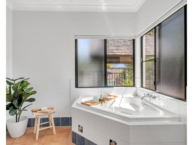 16 Moore Road, Kewarra Beach QLD 4879