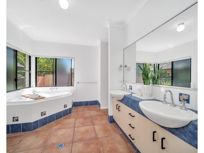 16 Moore Road, Kewarra Beach QLD 4879