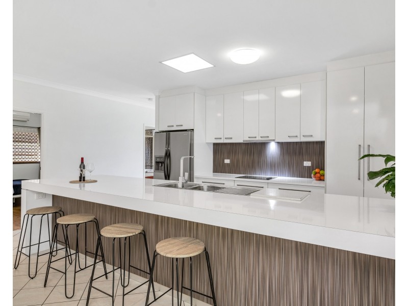 3 Village Terrace, Redlynch QLD 4870