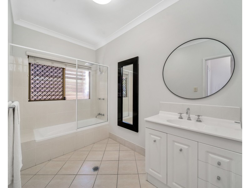 3 Village Terrace, Redlynch QLD 4870
