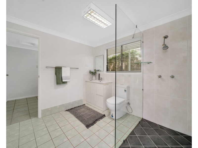 4 Rosemont Court, Mooroobool QLD 4870