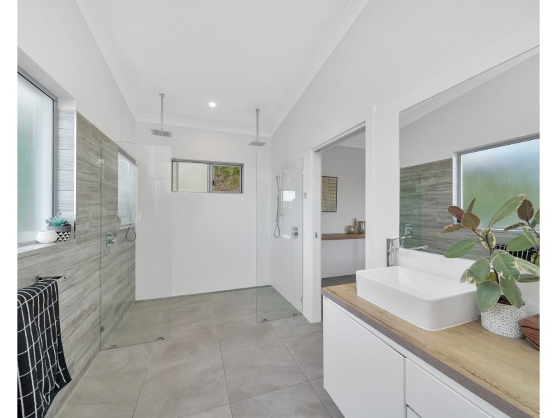 7 Tarwhine Close, Kanimbla QLD 4870