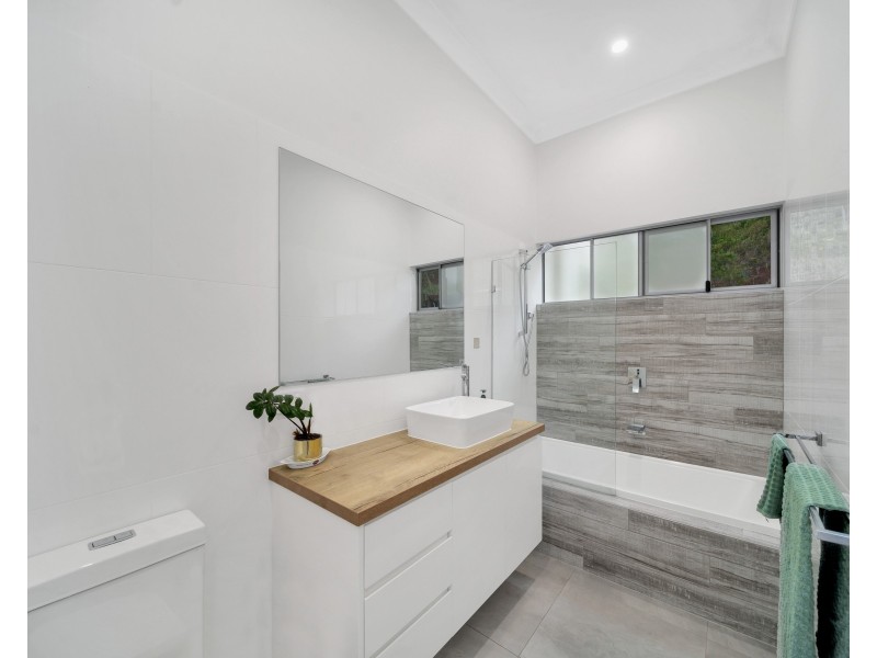 7 Tarwhine Close, Kanimbla QLD 4870