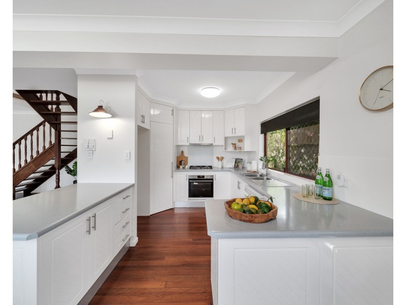 2 Rockton Place, Mooroobool QLD 4870