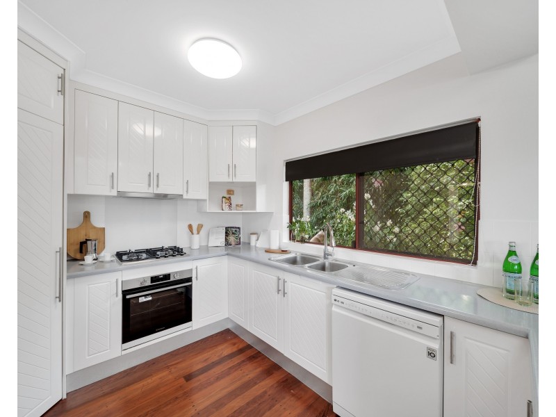2 Rockton Place, Mooroobool QLD 4870