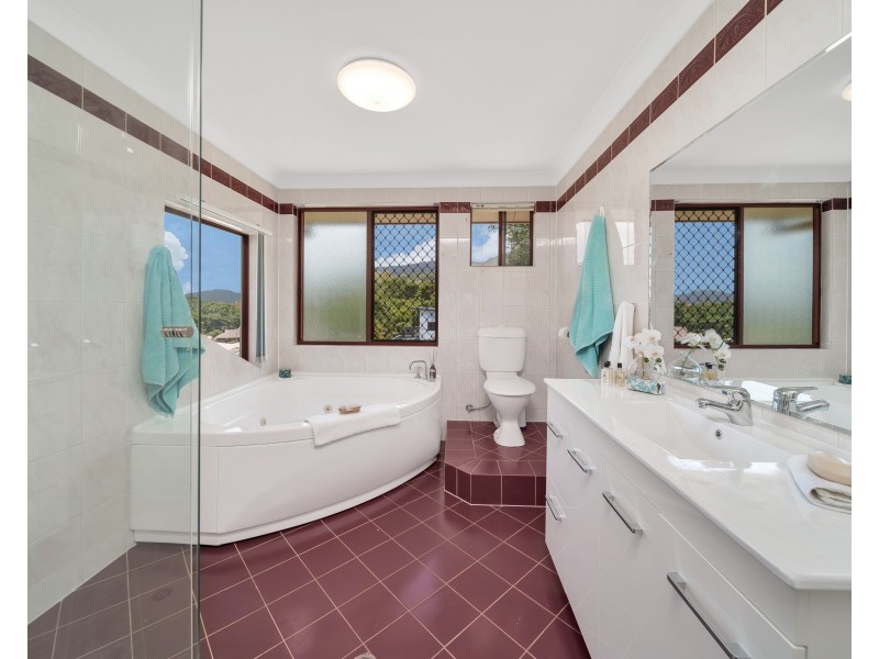 2 Rockton Place, Mooroobool QLD 4870