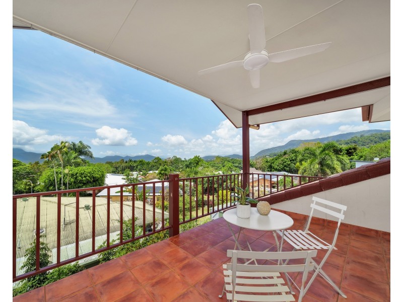 2 Rockton Place, Mooroobool QLD 4870