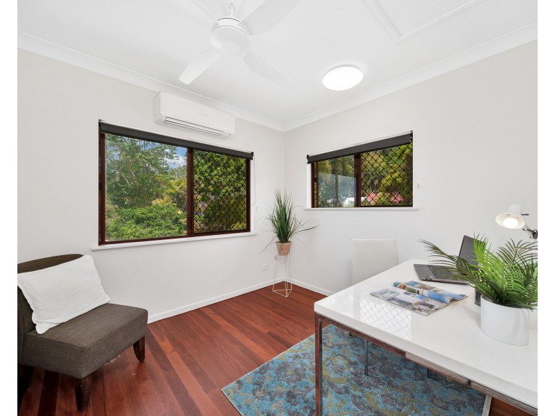 2 Rockton Place, Mooroobool QLD 4870