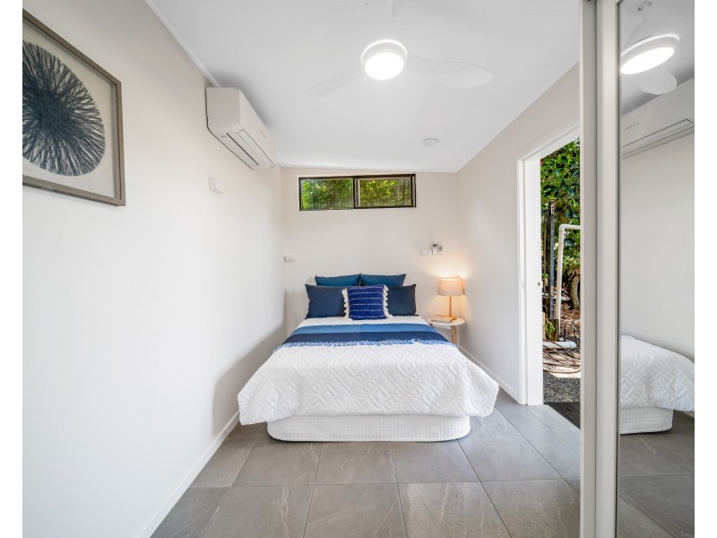 2 Rockton Place, Mooroobool QLD 4870