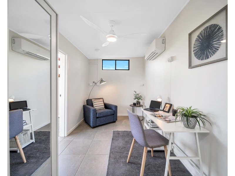 2 Rockton Place, Mooroobool QLD 4870