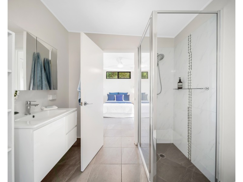 2 Rockton Place, Mooroobool QLD 4870