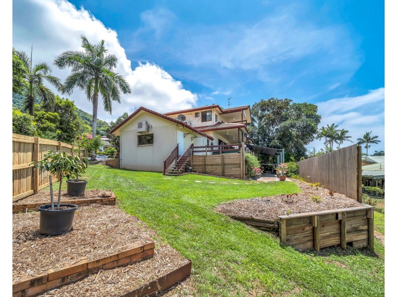 2 Rockton Place, Mooroobool QLD 4870