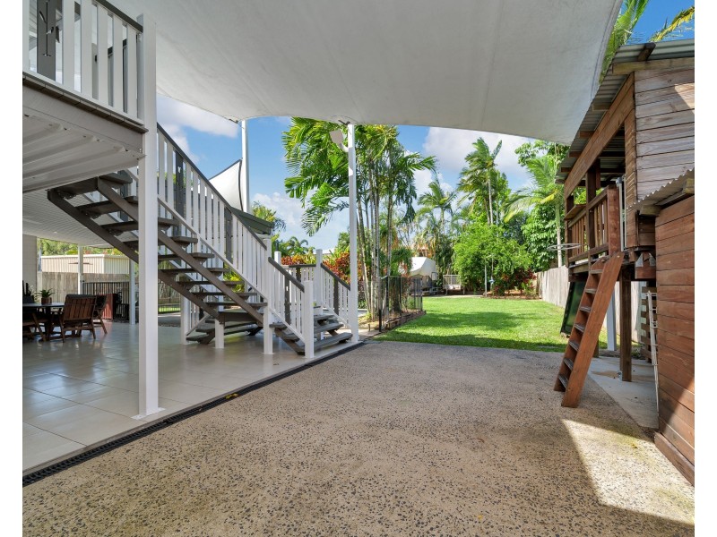 6 Chaplain Avenue, Manunda QLD 4870