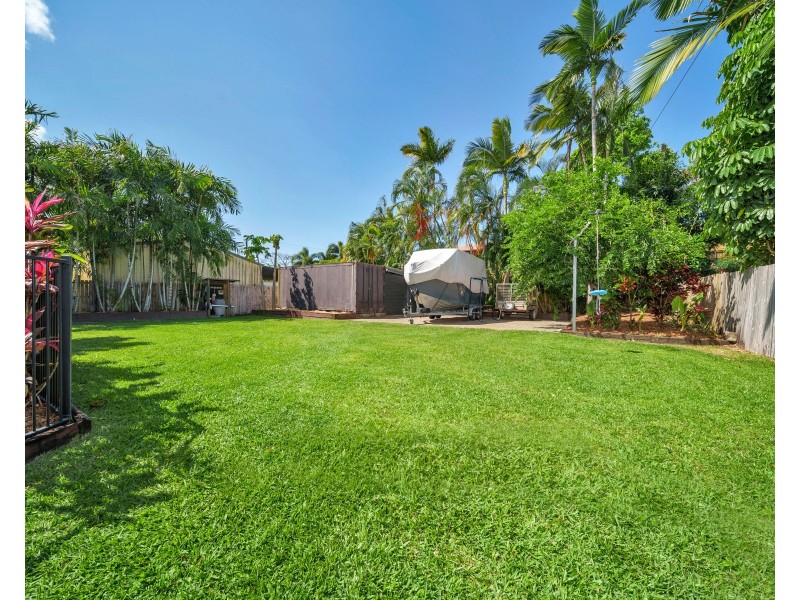 6 Chaplain Avenue, Manunda QLD 4870