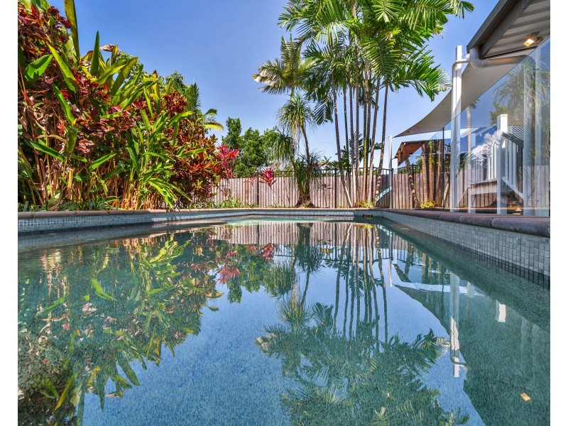 6 Chaplain Avenue, Manunda QLD 4870