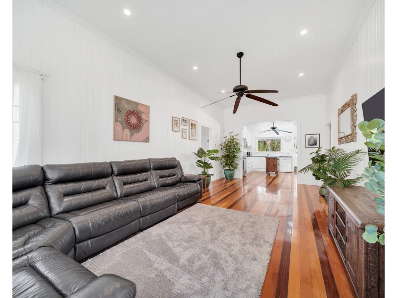 6 Chaplain Avenue, Manunda QLD 4870