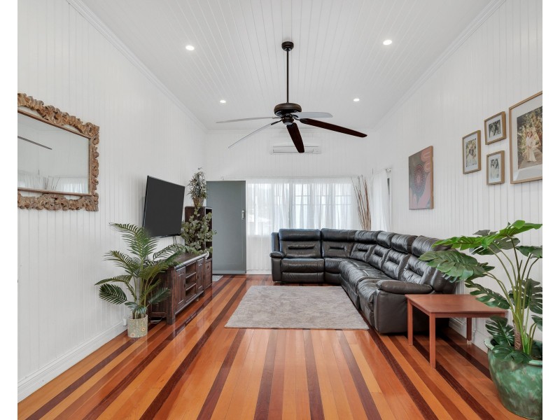 6 Chaplain Avenue, Manunda QLD 4870