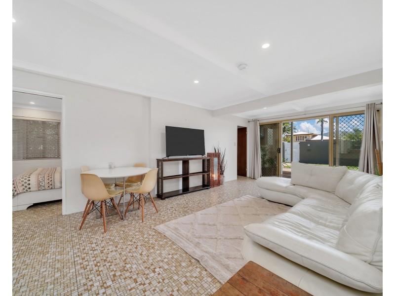 6 Chaplain Avenue, Manunda QLD 4870