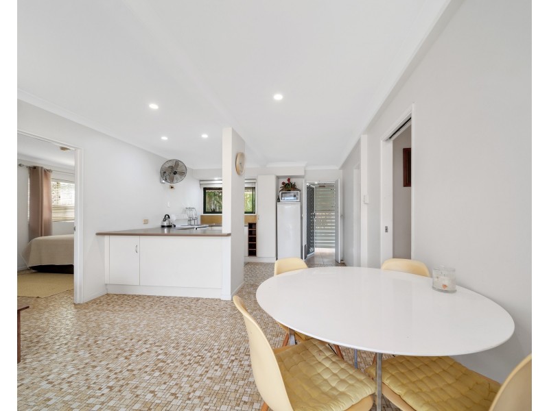 6 Chaplain Avenue, Manunda QLD 4870