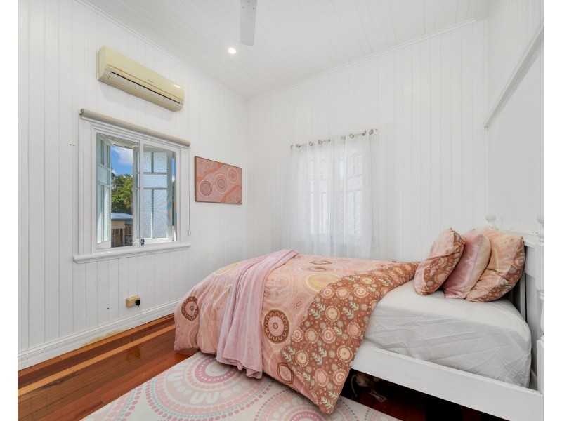 6 Chaplain Avenue, Manunda QLD 4870