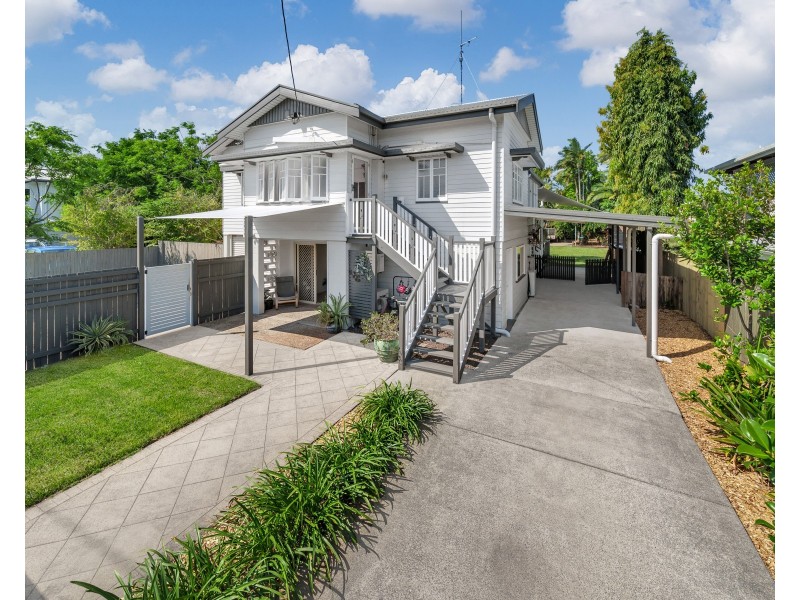 6 Chaplain Avenue, Manunda QLD 4870