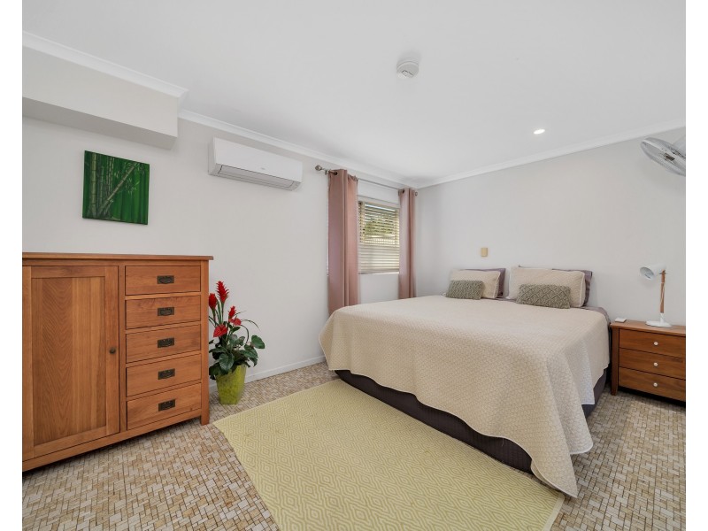 6 Chaplain Avenue, Manunda QLD 4870