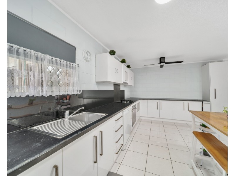 2/15 Pioneer Street, Manoora QLD 4870