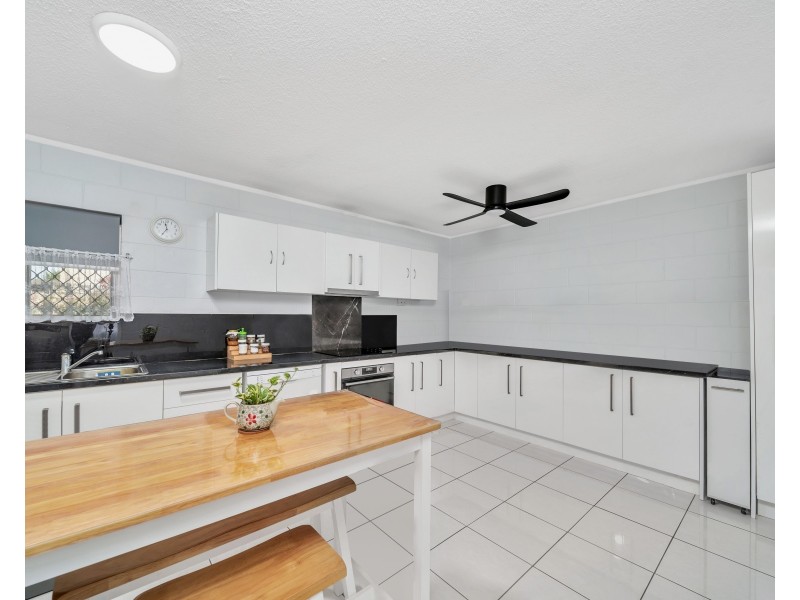 2/15 Pioneer Street, Manoora QLD 4870