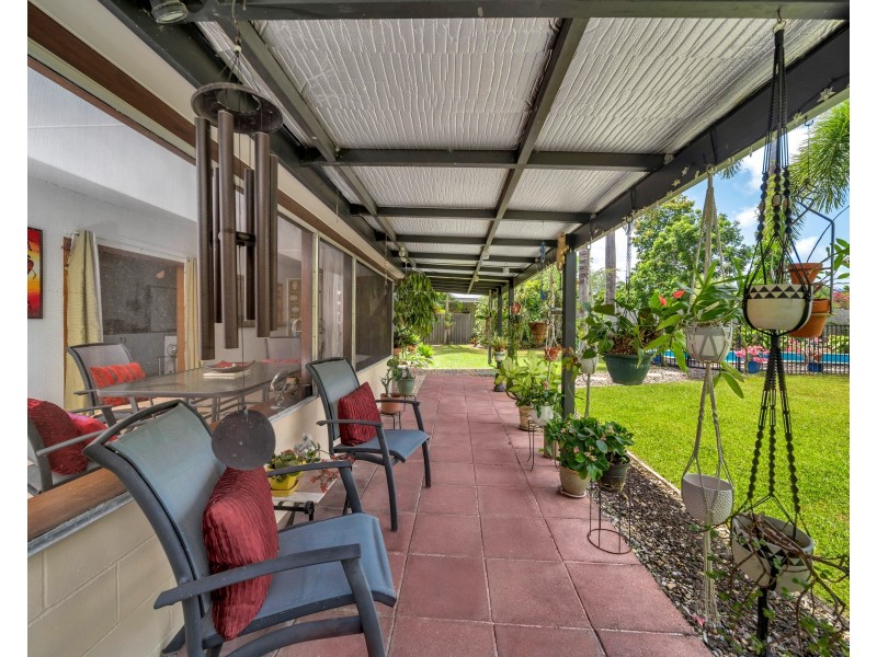19 Caribbean Street, Holloways Beach QLD 4878