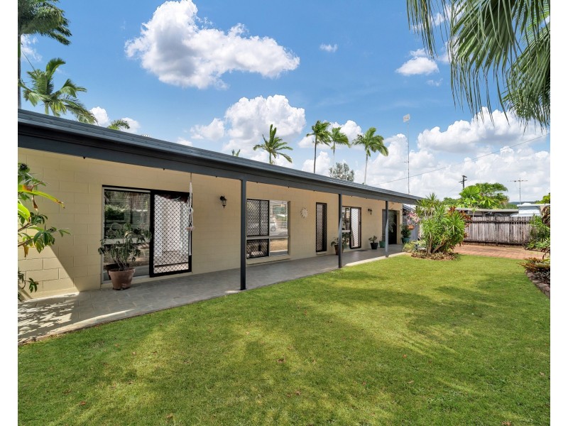 19 Caribbean Street, Holloways Beach QLD 4878