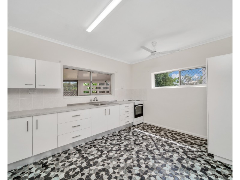 1/15 Girralong Street, Woree QLD 4868