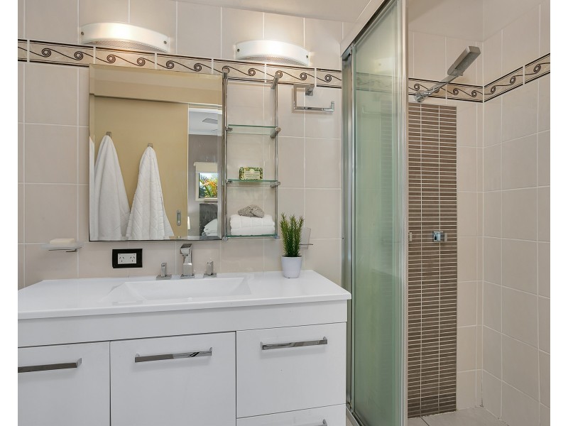 8 Sandpiper Court, Bayview Heights QLD 4868