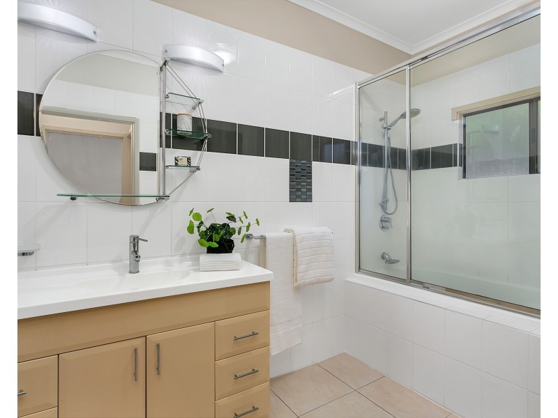 8 Sandpiper Court, Bayview Heights QLD 4868