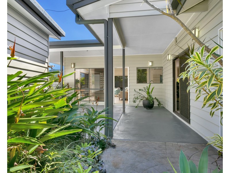 8 Sandpiper Court, Bayview Heights QLD 4868