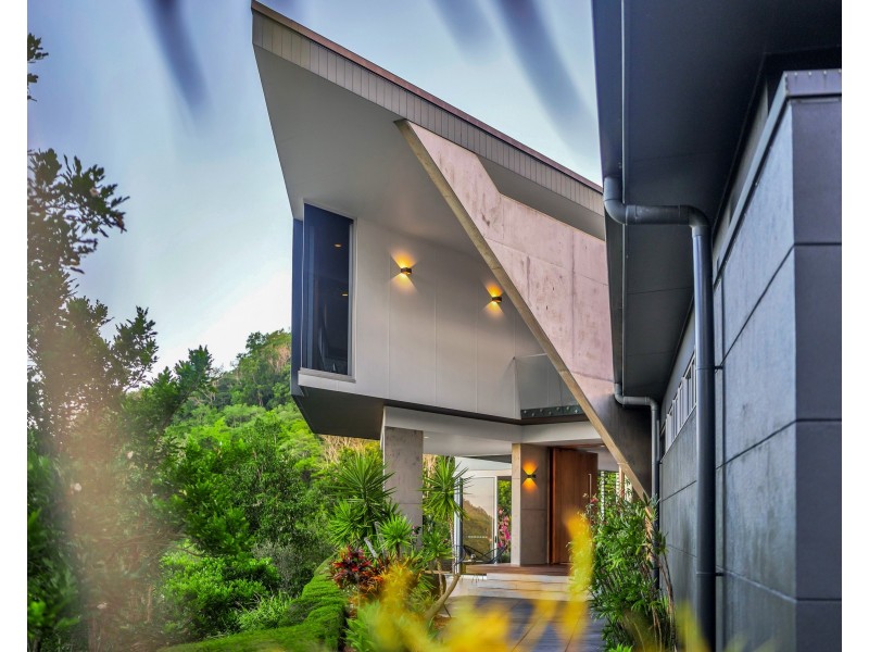 19 Buckinghamia Close, Redlynch QLD 4870