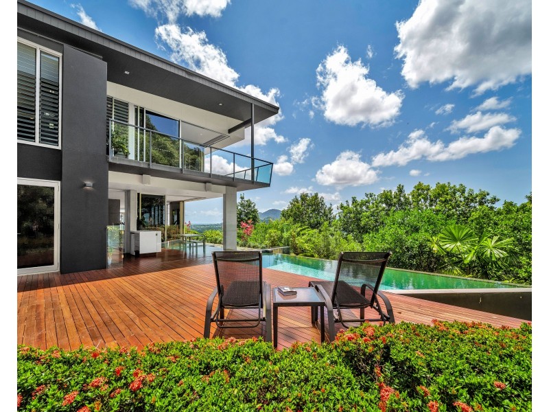 19 Buckinghamia Close, Redlynch QLD 4870