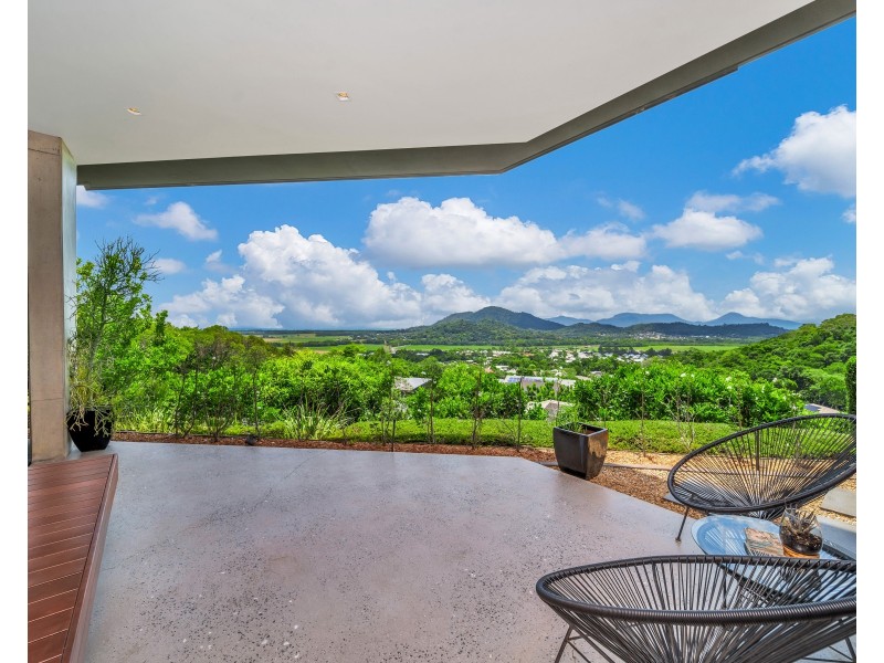 19 Buckinghamia Close, Redlynch QLD 4870