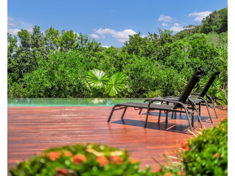 19 Buckinghamia Close, Redlynch QLD 4870